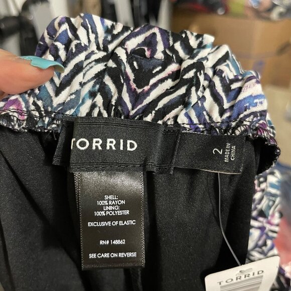 Torrid Womens NWT Challis Chevron Black & White Pockets Paperbag Shorts Plus 2X - Picture 3 of 9
